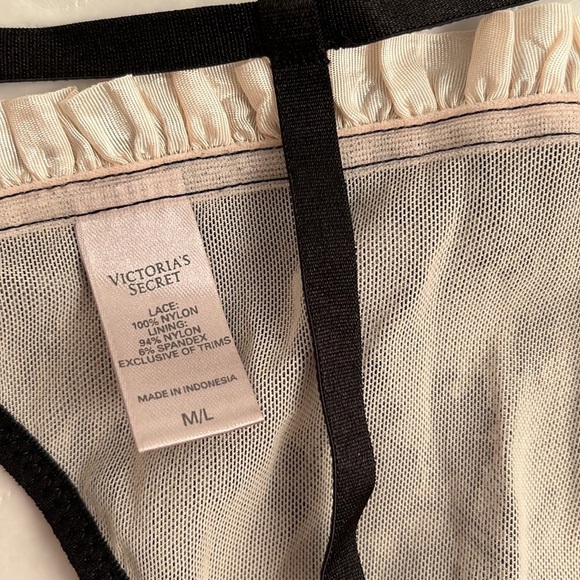 Victoria’s Secret light pink and black nylon lace v-string - Picture 9 of 12